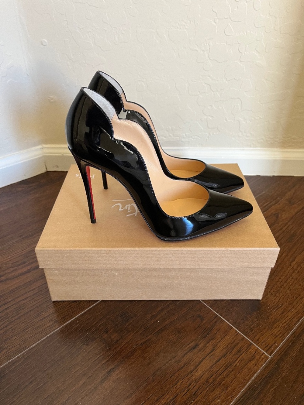 Christian Louboutin Black Patent Hot Chick 100 Stiletto Pumps - EU 39